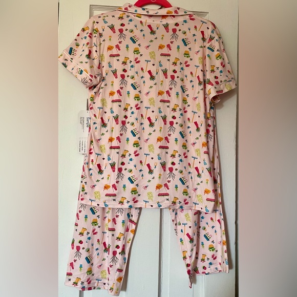 BNWT! Unbranded Sample, “the garden club” short sleeve, capri, PJs, pale pink - Picture 8 of 13